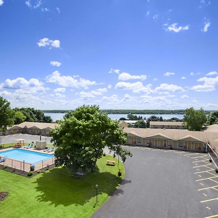 Super 8 By Wyndham Brockville Exterior photo