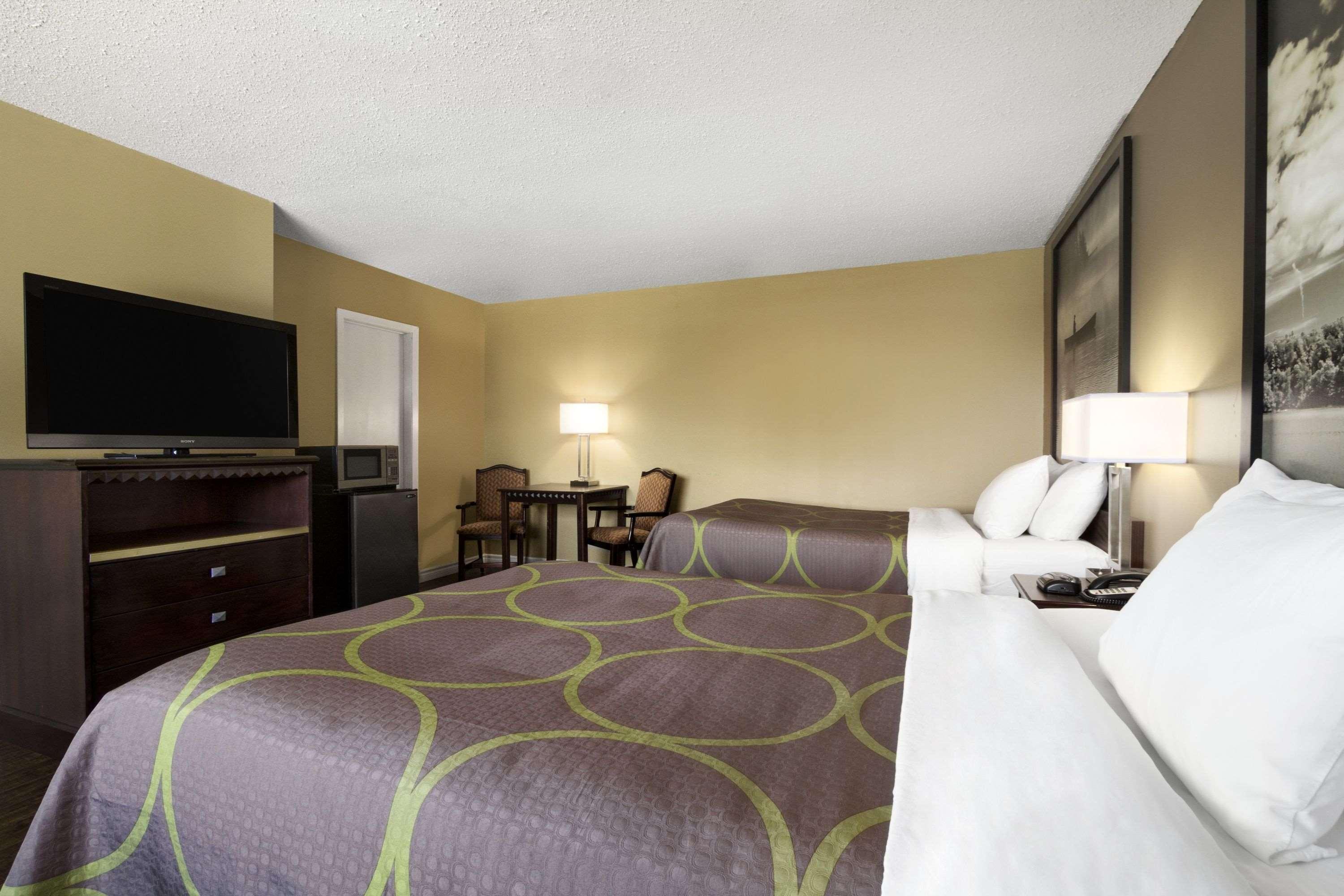 Super 8 By Wyndham Brockville Exterior photo