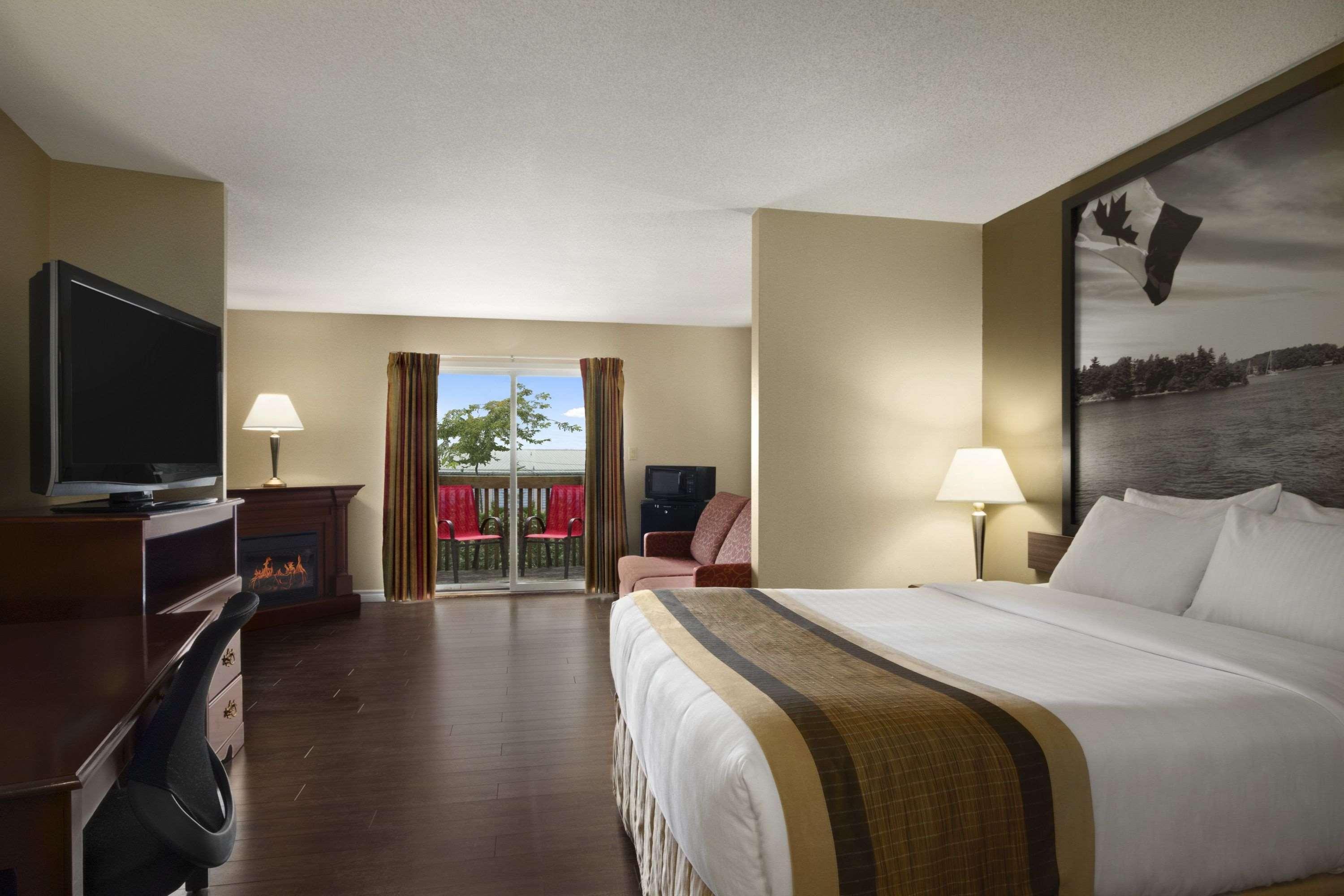 Super 8 By Wyndham Brockville Exterior photo