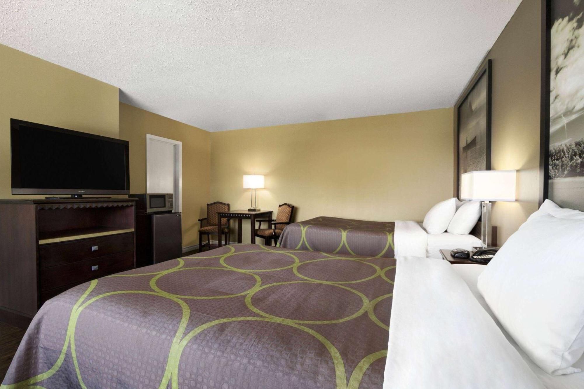 Super 8 By Wyndham Brockville Exterior photo